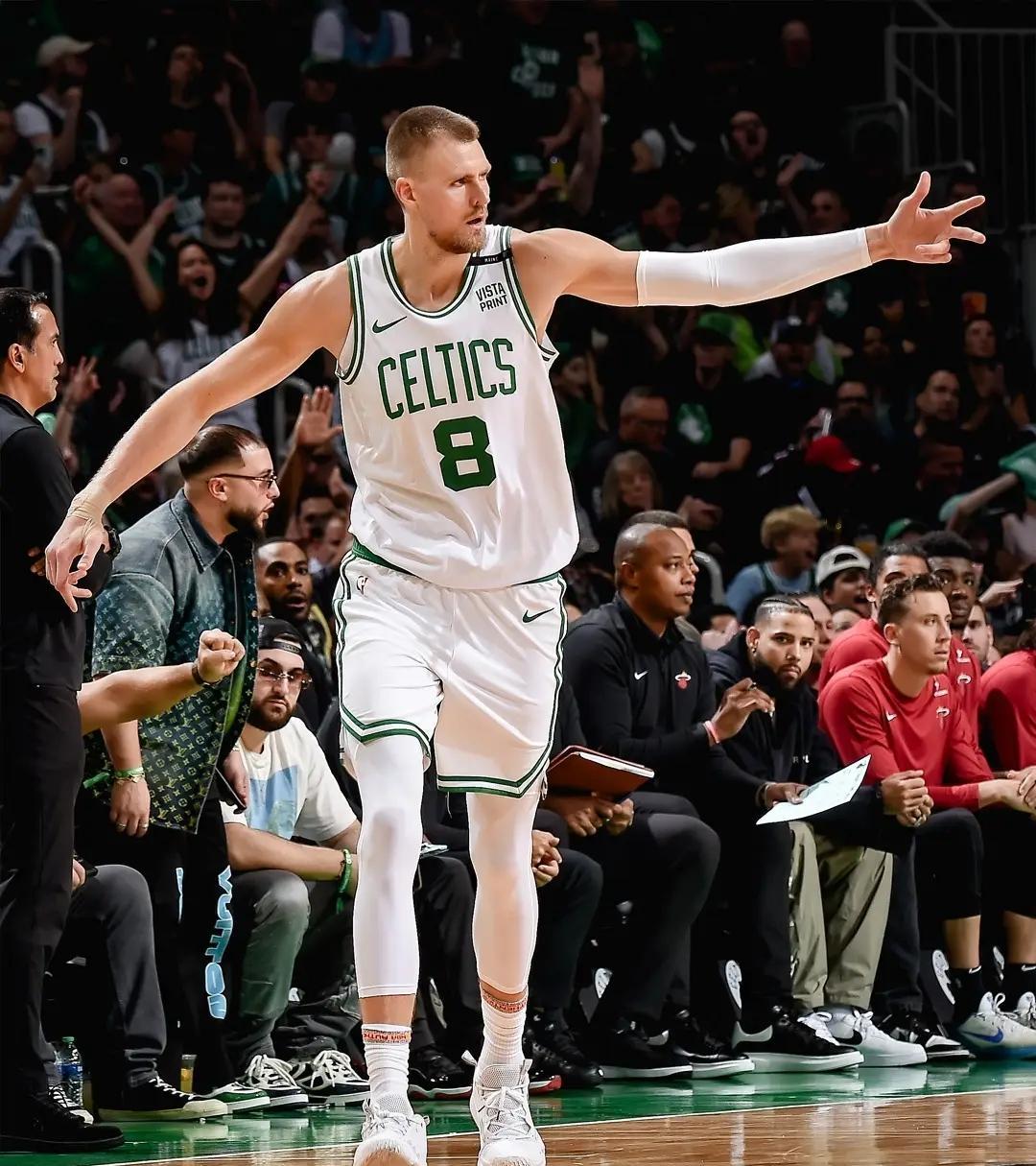 波尔津吉斯强势发威,率队取得重要胜利!的简单介绍 波尔津吉斯强势发威,率队取得重要胜利!的简单介绍