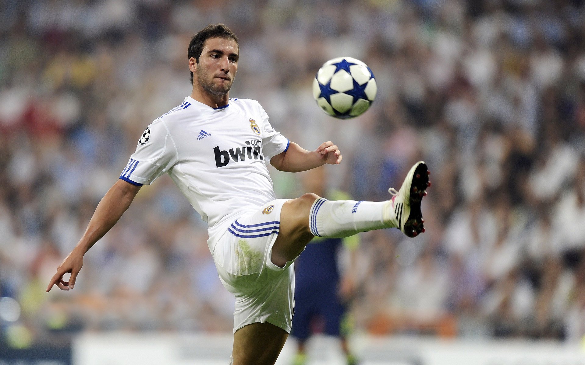 东方之网，郭艾伦关键制胜，篮网逆转火箭背后的跨洋篮球梦